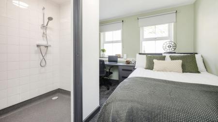 Classic Ensuite Wet Room Student flat to rent on New Cross Road, London, SE14