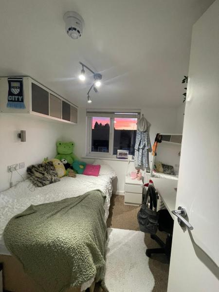 6 bed student house to rent on Hawes Avenue, Manchester, M14