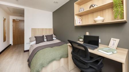 Classic Ensuite 9 bed student flat to rent on Newmarket Road, Cambridge, CB5