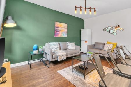 5 Bedroom Apartment