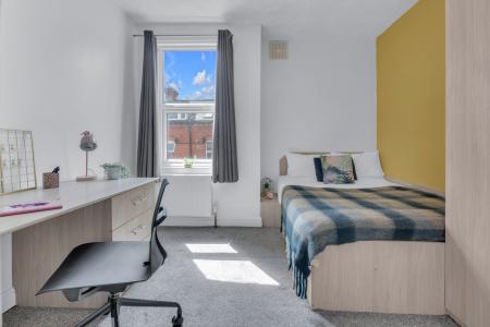 5 Bedroom Apartment