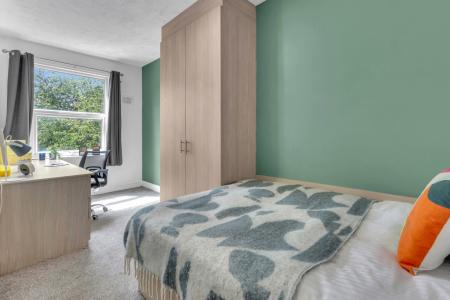 5 Bedroom Apartment