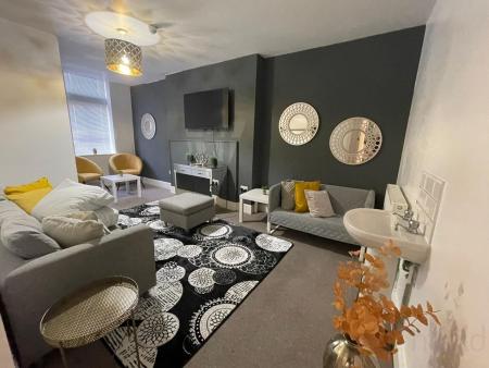 1 bed student house to rent on West Street, Brighton, BN1
