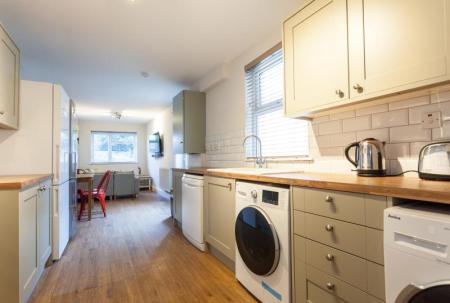 7 bed student house to rent on Daniel Street, Cardiff, CF24