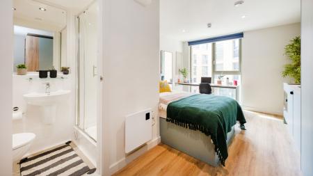 Gold Studio Student flat to rent on Alfreton Road, Nottingham, NG7