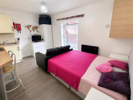 Student studio flat to rent on Bridge Terrace, Southampton, SO14