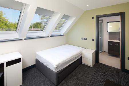 Ash Penthouse Ensuite Room 5 bed student flat to rent on Woodland Way, Canterbury, CT2