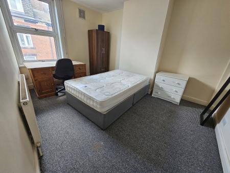 2 bed student house to rent on Autumn Grove, Leeds, LS6