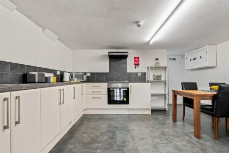 5 Bedroom Apartment