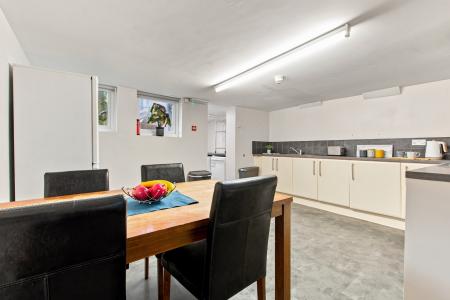 5 Bedroom Apartment