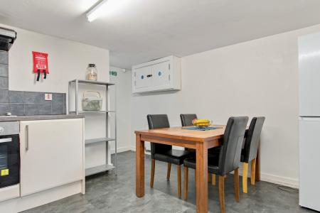 5 Bedroom Apartment