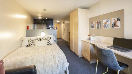 Classic Studio 1 bed student flat to rent on Dighton Street, Bristol, BS2