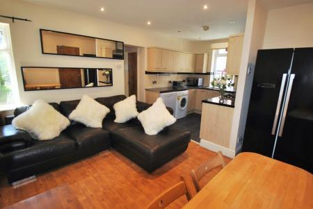 6 bed student house to rent on School Grove, Manchester, M20