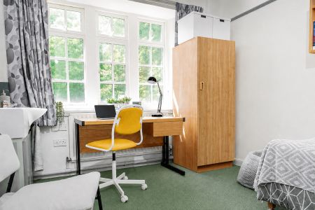 Classic Cluster 13 bed student flat to rent on Weetwood Lane, Leeds, LS16