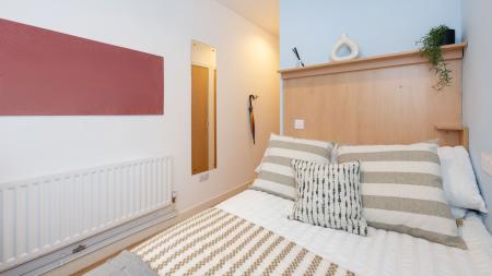 4 Bed Classic Ensuite 4 bed student flat to rent on Cowgate, Edinburgh, EH1