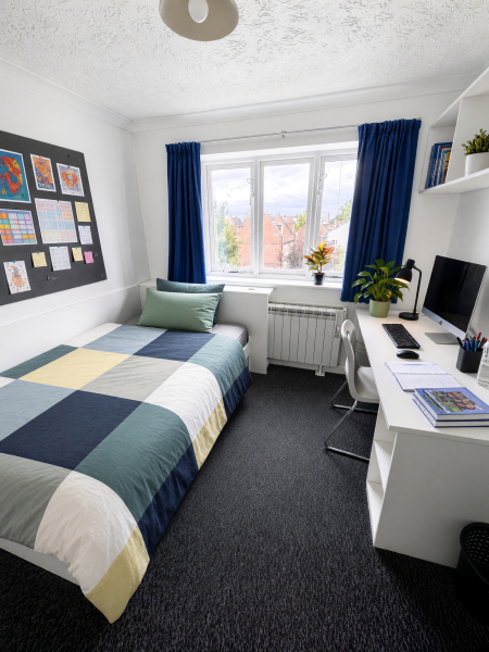 Three Bedroom Classic 3 bed student flat to rent on Station Road East, Canterbury, CT1