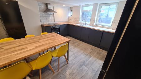 6 bed student house to rent on Ash Road, Leeds, LS6