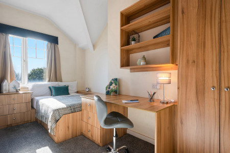 4 Bedroom Apartment