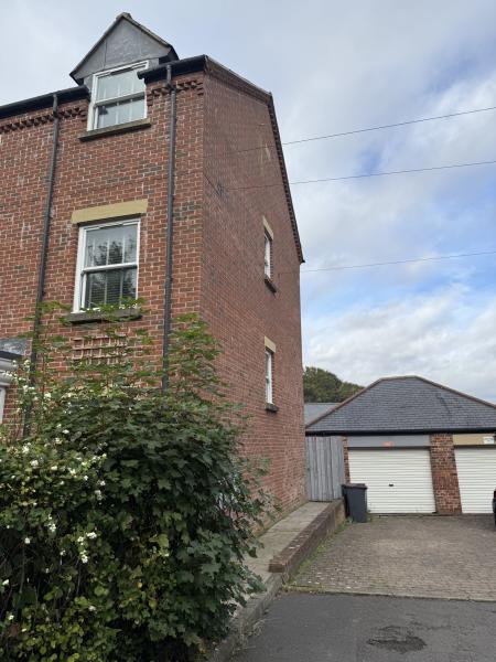 2 bed student house to rent on Crossgate Peth, Durham, DH1