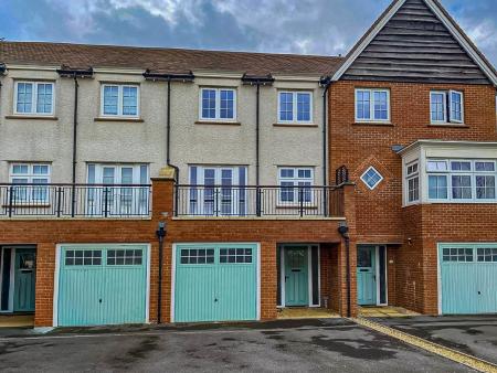 4 bed student house to rent on Great Clover Leaze, Bristol, BS16