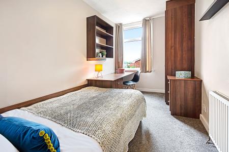 8 Bedroom Apartment
