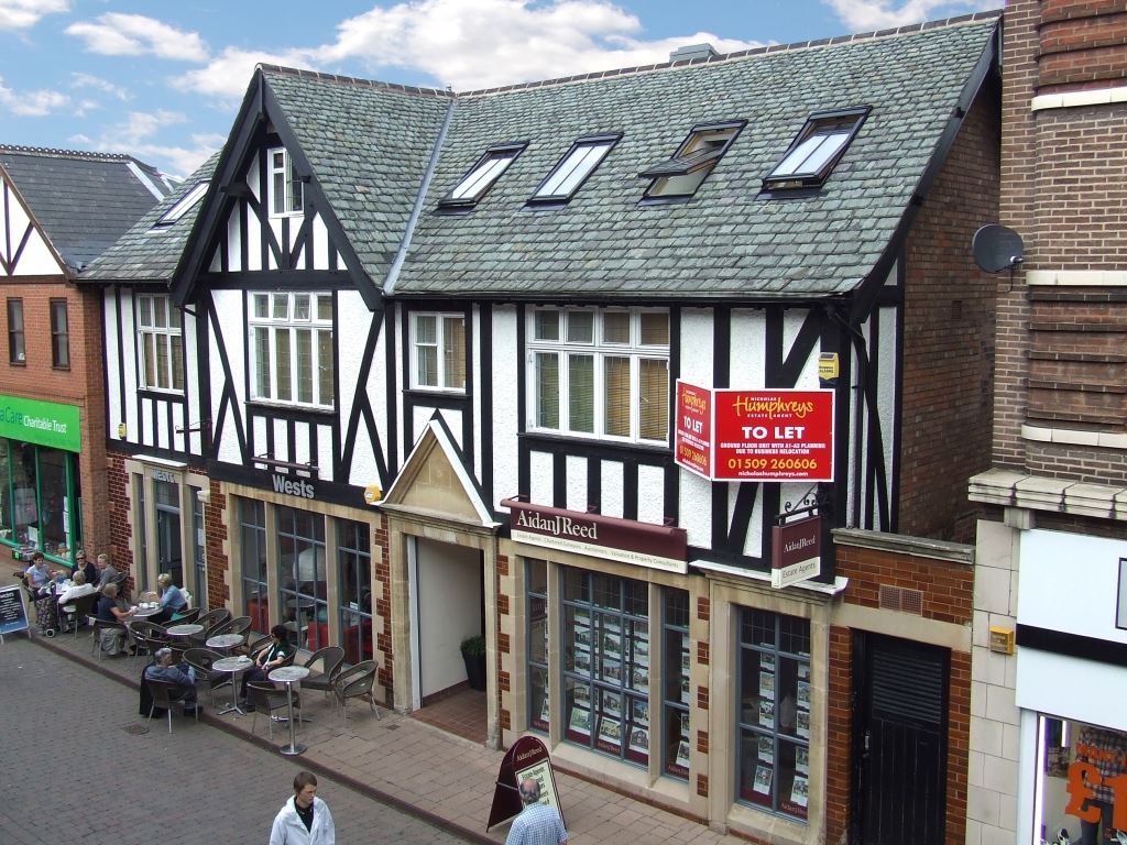 Student studio flat to rent on Market Street, Loughborough, LE11 3ER