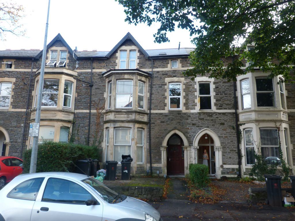 cardiff flat student bedroom 1 1 in  Richmond Road accommodation 1GFF Cardiff Flat bed