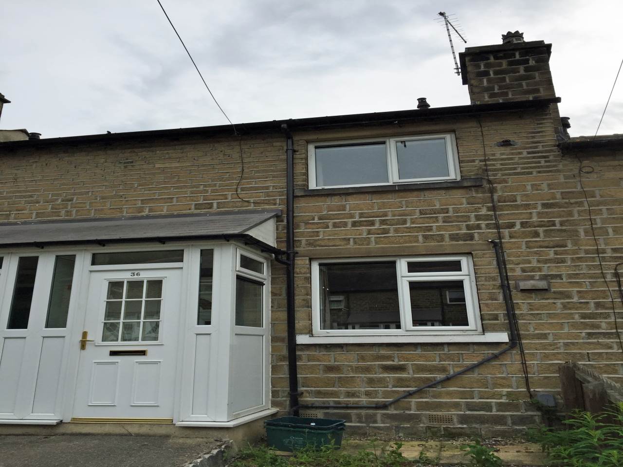 2 bed student house to rent on Manor Rise, Huddersfield, HD4 6NR StuRents