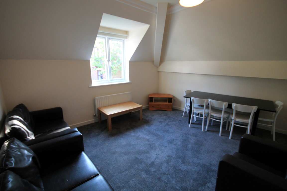 5 bed student house to rent on Allergate, Durham, DH1 4ET StuRents