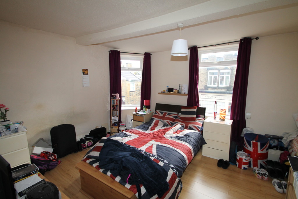 1 bed student house to rent on Lowtown, Pudsey, LS28 7AA StuRents