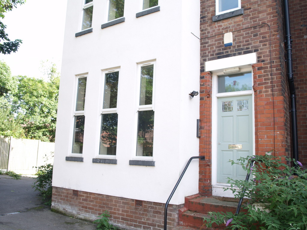 12 bed student house to rent on Egerton Road, Manchester, M14 6YD StuRents