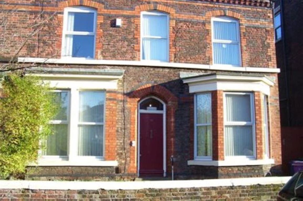 9 bed student house to rent on Hartington Road, Liverpool, L8 0SE