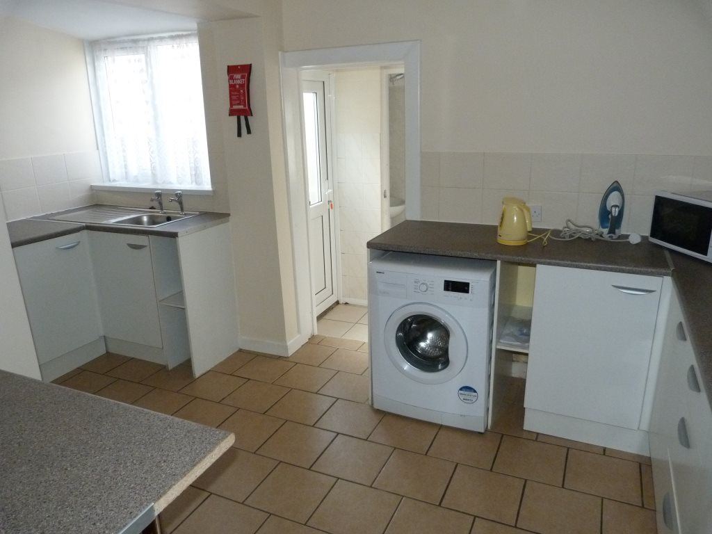3 bed student house to rent on Treorchy Street, Cardiff, CF24 4JP