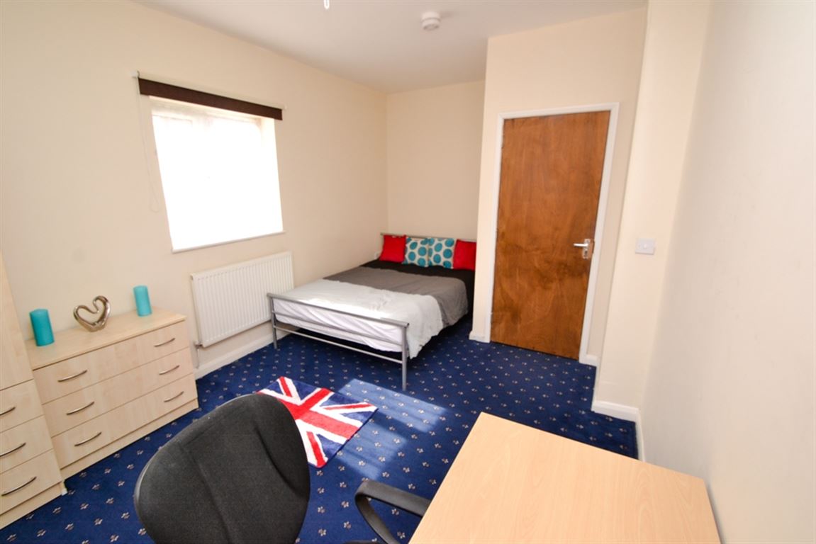 6 bed student house to rent on Dunkirk, Nottingham, NG7 2JT StuRents