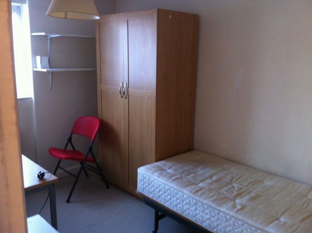 4 bed student house to rent on Pond Croft, Hatfield, AL10 0RY StuRents