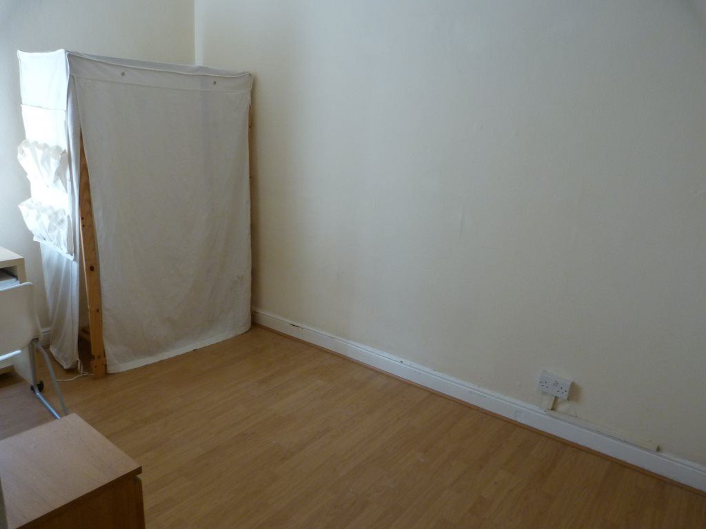 4 bed student house to rent on Laura Street, Pontypridd, CF37 1NW