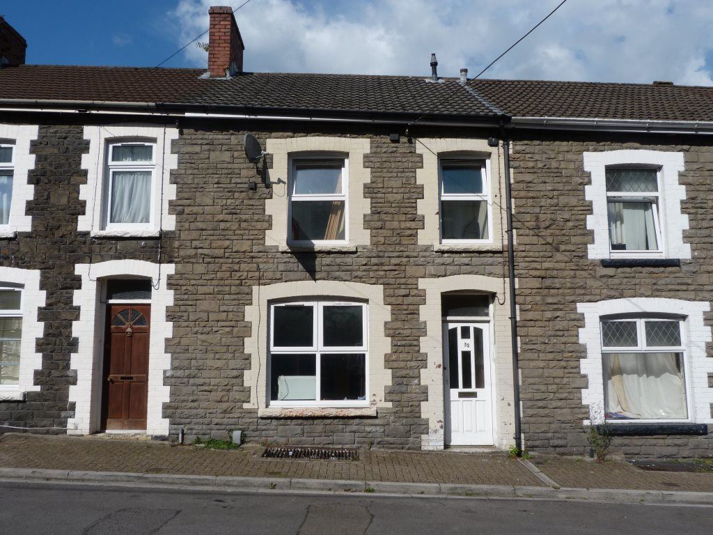 4 bed student house to rent on Laura Street, Pontypridd, CF37 1NW