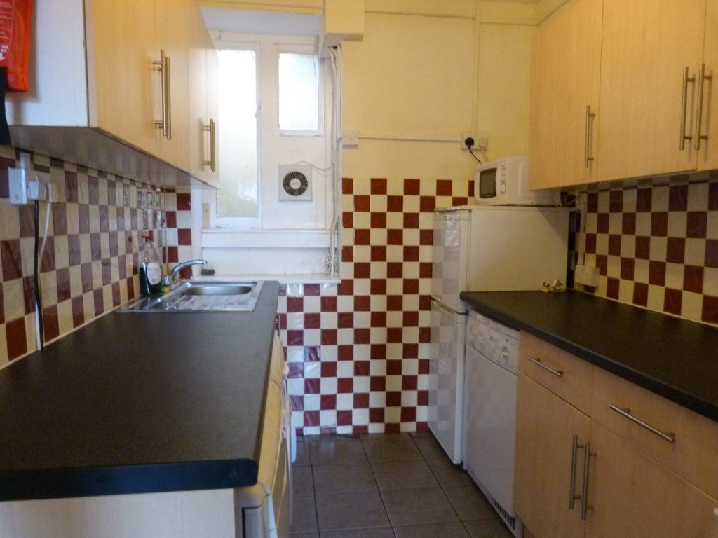 4 bed student house to rent on Laura Street, Pontypridd, CF37 1NW