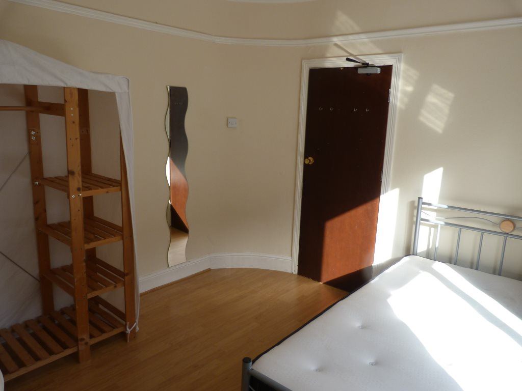 4 bed student house to rent on Laura Street, Pontypridd, CF37 1NW