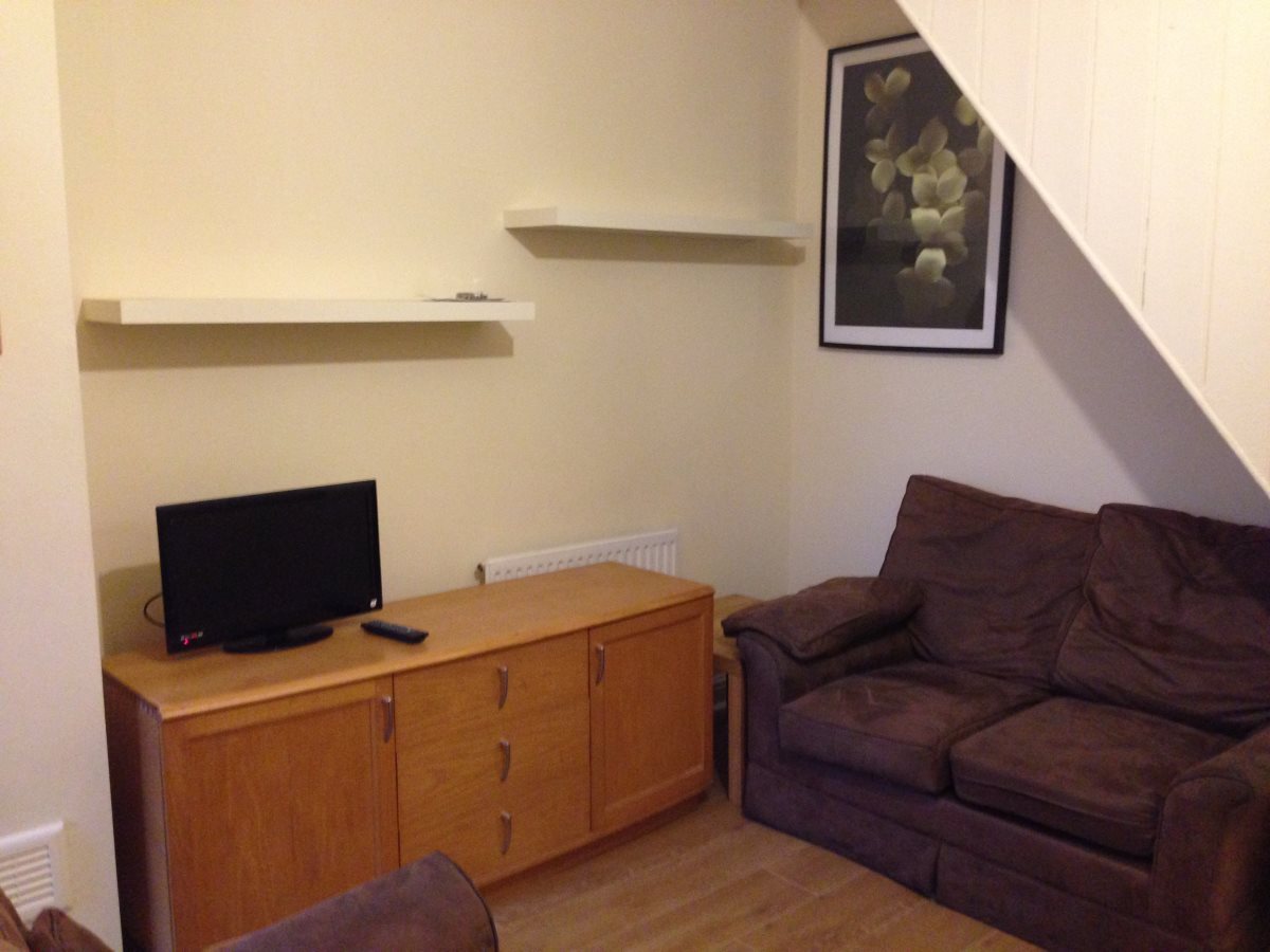 3 bed student house to rent on Oystermouth Road, Swansea, SA1 3UL StuRents