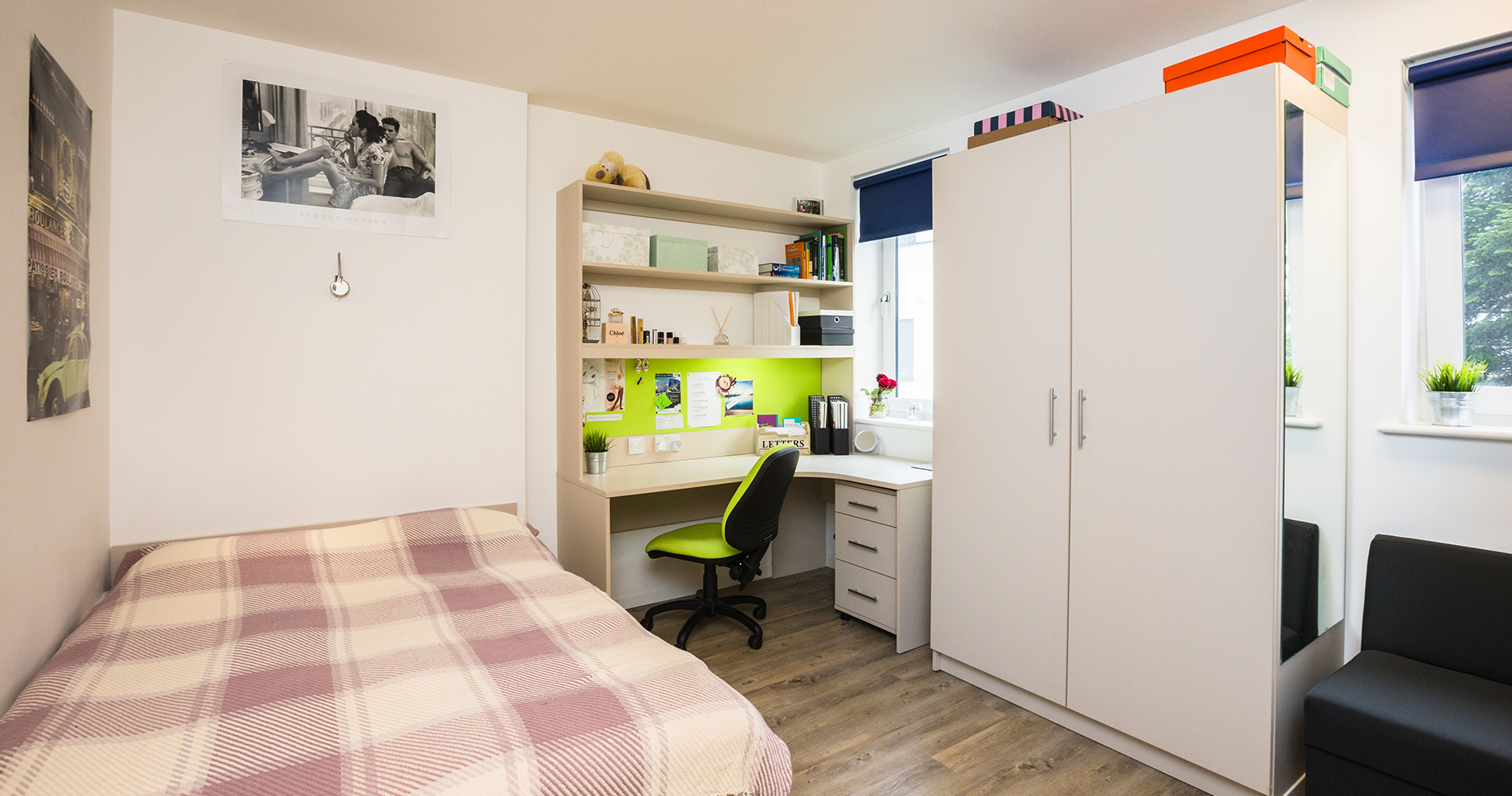 Penthouse student flat to rent on Egham Hill, Egham, TW20 0BQ StuRents