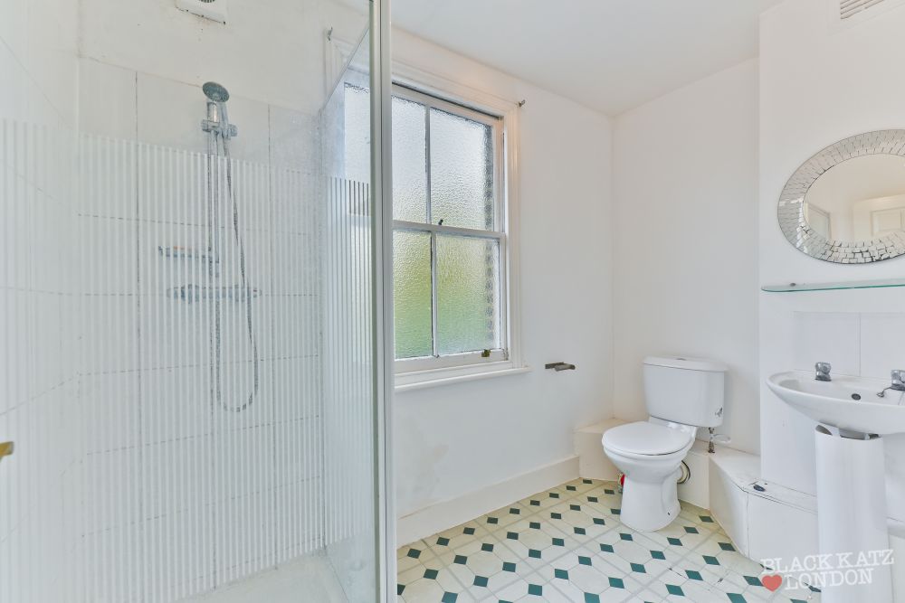 4 bed student house to rent on Henshaw Street, London, SE17 1PD StuRents