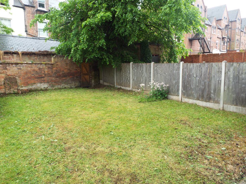 3 bed student house to rent on Burns Flat, Nottingham, NG7 4DS StuRents