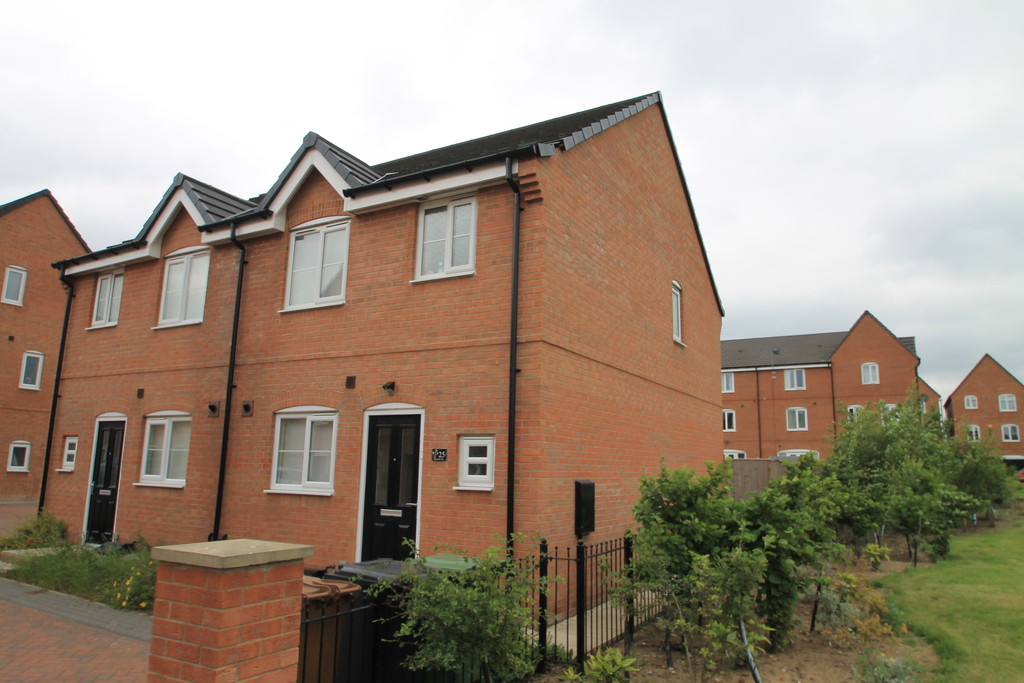 3 bed student house to rent on Tunnicliffe Way, Bradford, BD3 7FH