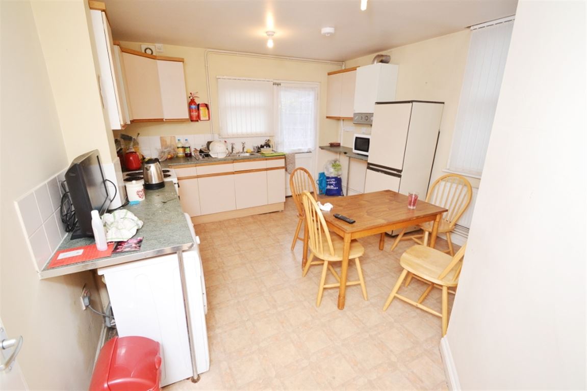 2 bed student house to rent on Millicent Road, Nottingham, NG2 7PZ