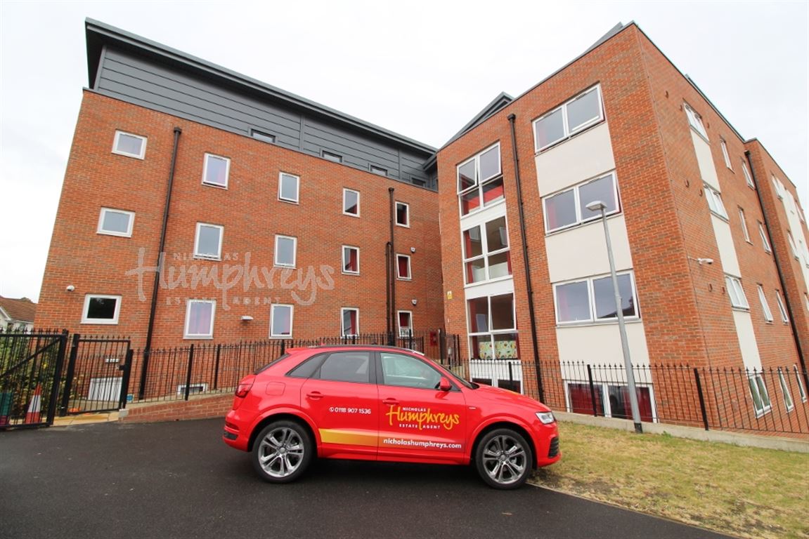 1 bed student house to rent on Loddon House, Reading, RG6 7AJ StuRents