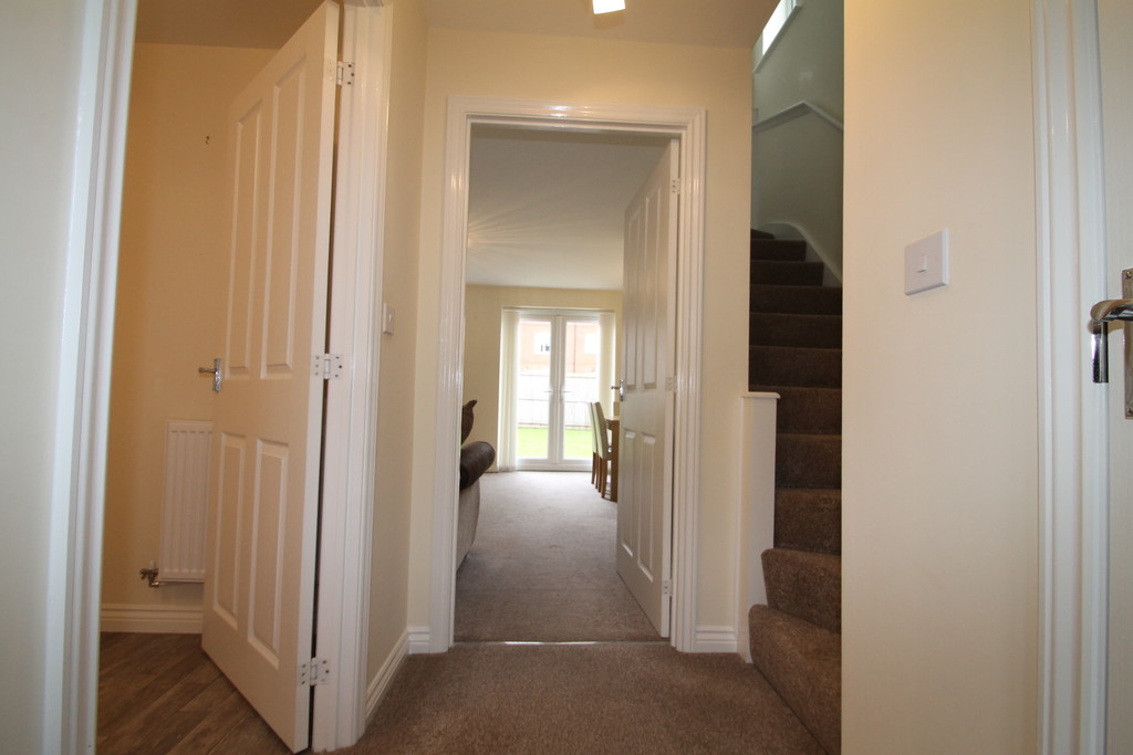 3 bed student house to rent on Tunnicliffe Way, Bradford, BD3 7FH