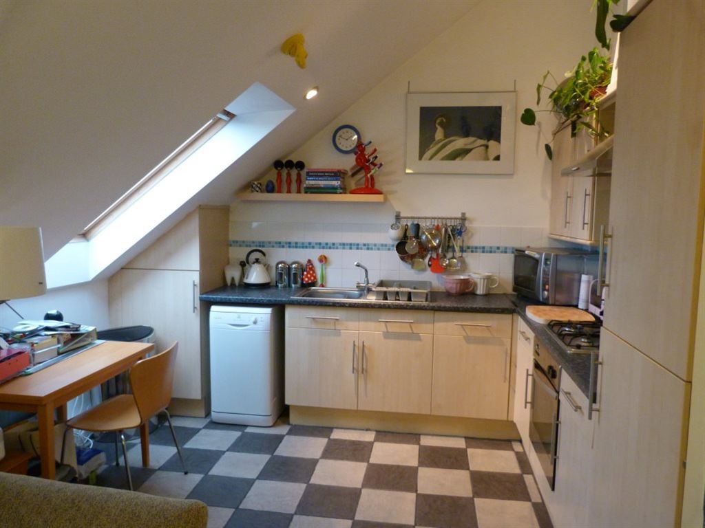 Student studio flat to rent on Oakfield Mews, Cardiff, CF24 1DA StuRents