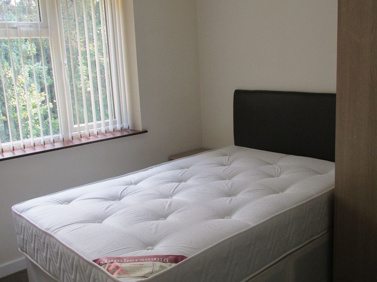 1 bed accommodation in Coventry - Room 6 - StuRents