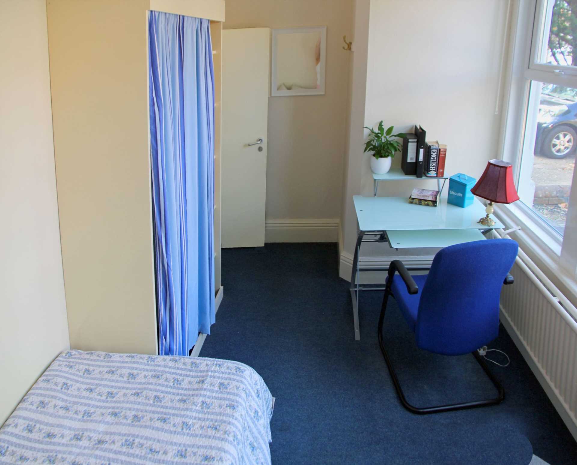 6 bed student house to rent on Christchurch Road, Reading, RG2 7AD